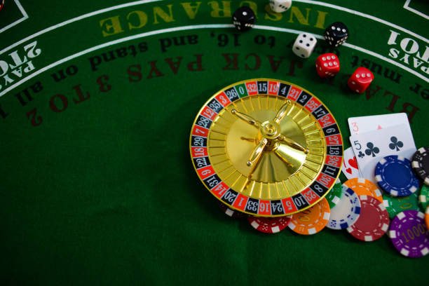 Roda American Roulette di studio rupiah369 dengan tampilan multi-kamera HD menampilkan bola dan nomor slot